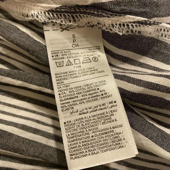 Old Navy Striped Wrap Top Small New With Tags Flattering & Chic - Picture 4 of 5